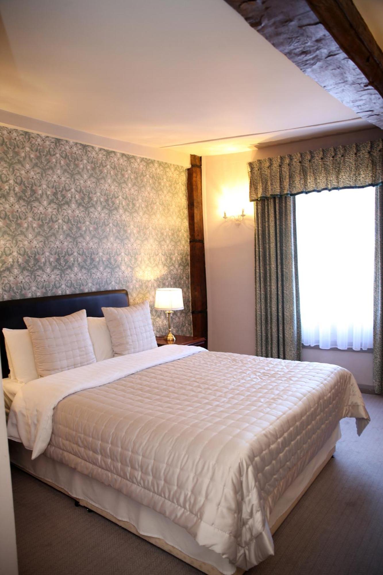 Crown Hotel Нантвич Экстерьер фото